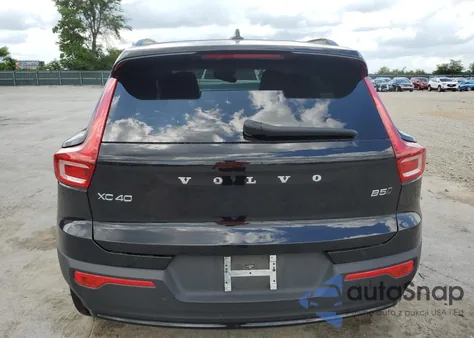 2023 Volvo Xc40 Plus z USA, uszkodzony, nr VIN YV4L12UW7P2066772